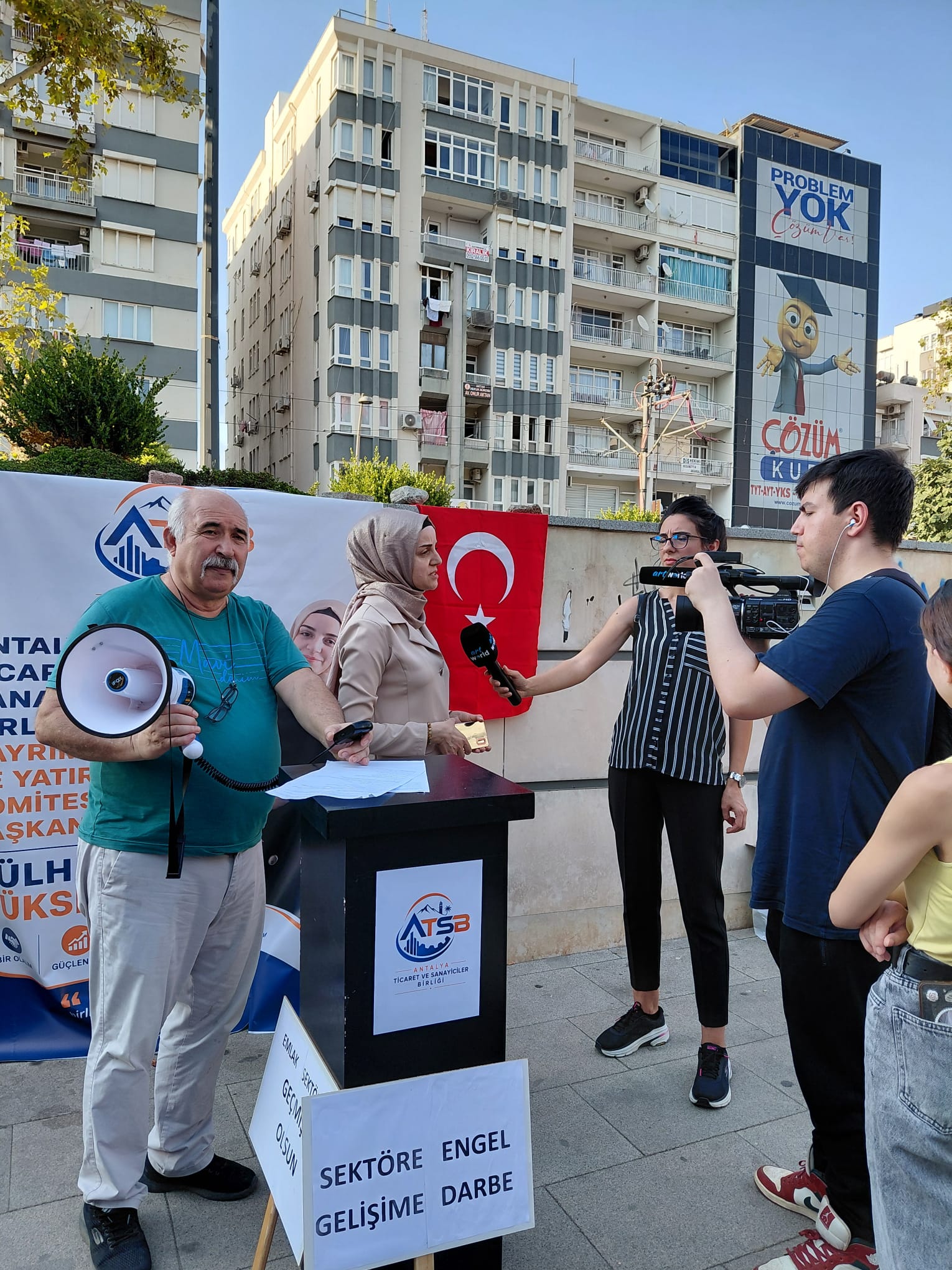 "EMLAK PİYASASINA GEÇMİŞ OLSUN!" ATSB'DEN LOKMALI TEPKİ: TATLI İKRAM, SERT MESAJ! - Görsel 6
