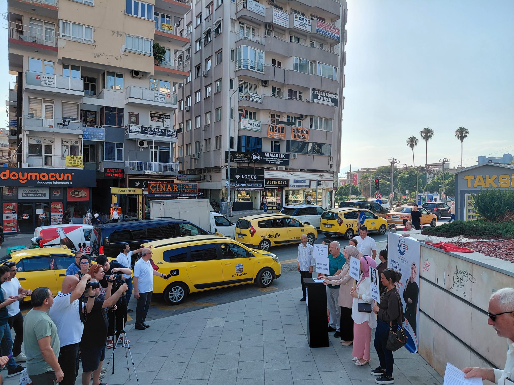 "EMLAK PİYASASINA GEÇMİŞ OLSUN!" ATSB'DEN LOKMALI TEPKİ: TATLI İKRAM, SERT MESAJ! - Görsel 10