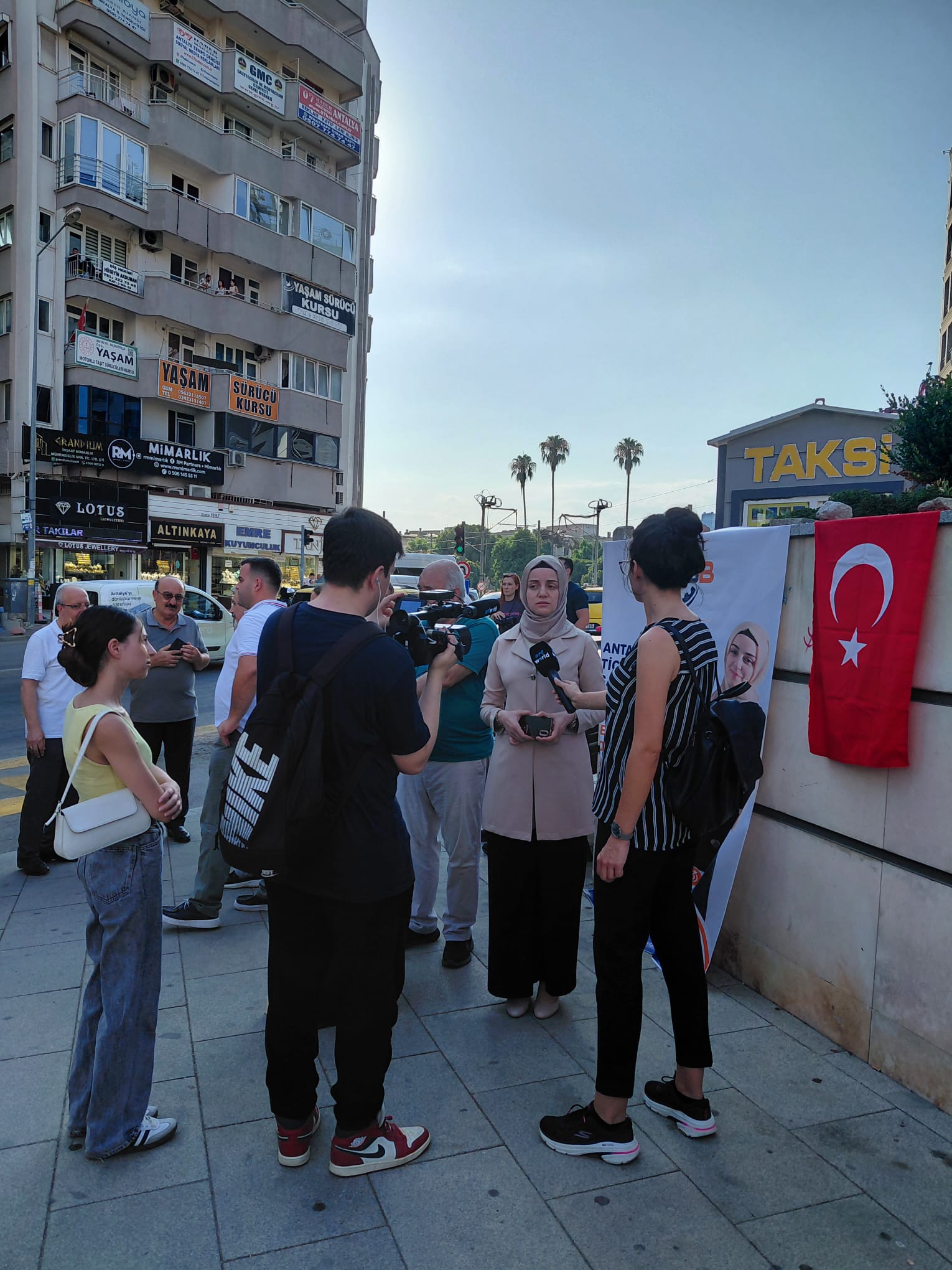 "EMLAK PİYASASINA GEÇMİŞ OLSUN!" ATSB'DEN LOKMALI TEPKİ: TATLI İKRAM, SERT MESAJ! - Görsel 13