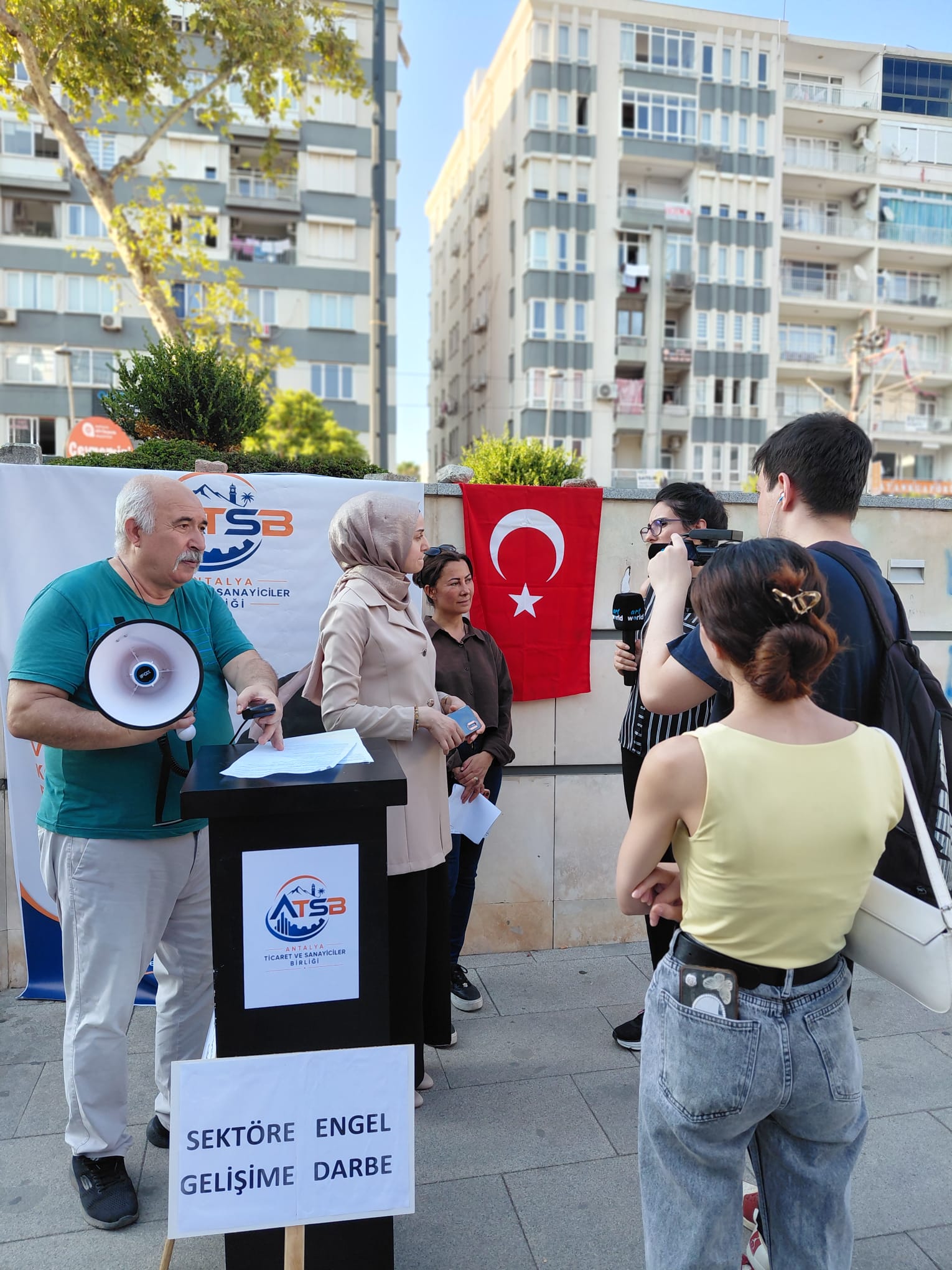 "EMLAK PİYASASINA GEÇMİŞ OLSUN!" ATSB'DEN LOKMALI TEPKİ: TATLI İKRAM, SERT MESAJ! - Görsel 14