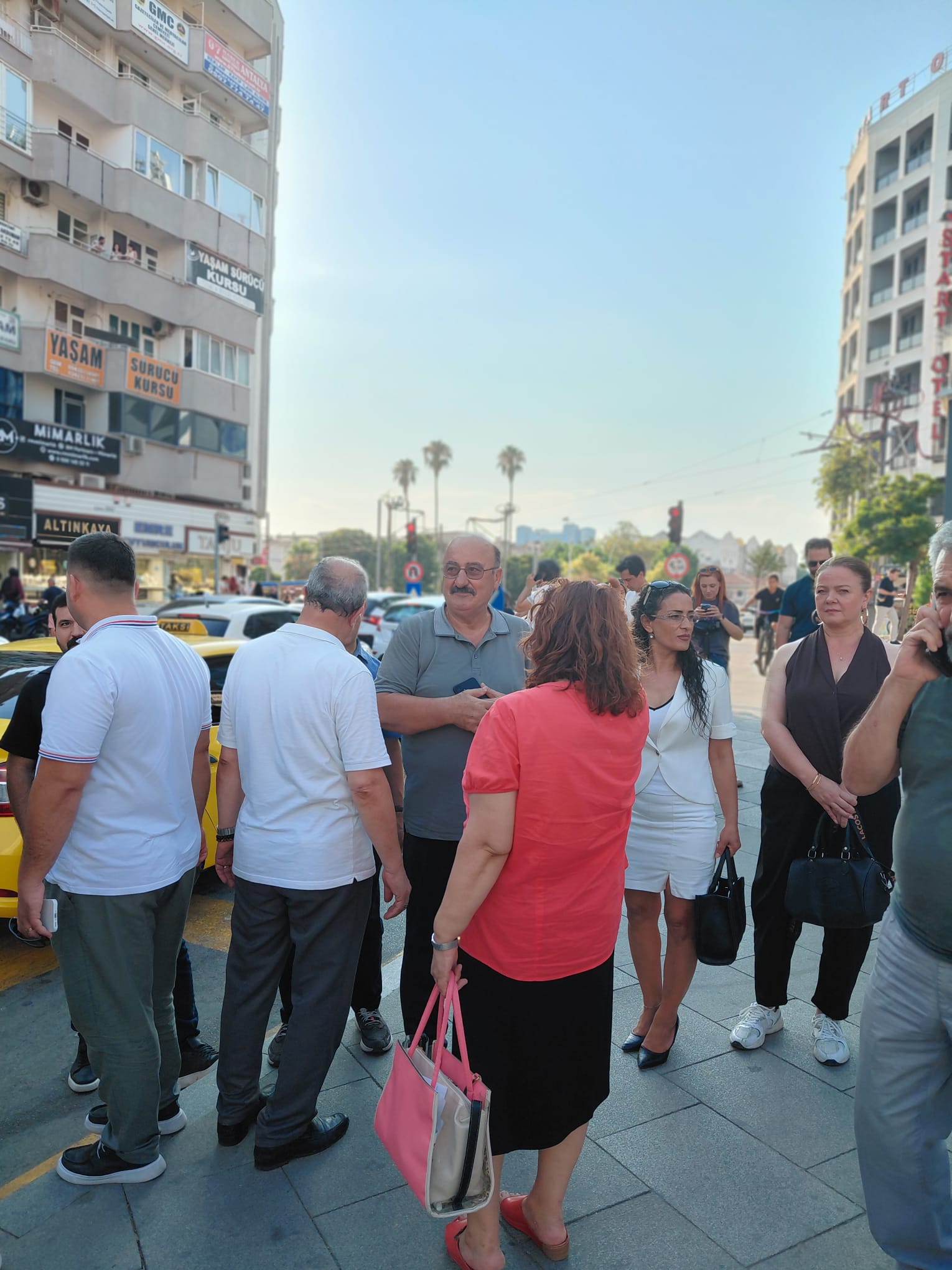 "EMLAK PİYASASINA GEÇMİŞ OLSUN!" ATSB'DEN LOKMALI TEPKİ: TATLI İKRAM, SERT MESAJ! - Görsel 15
