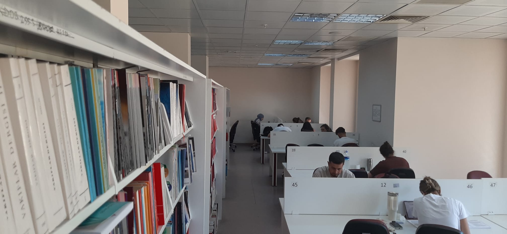 BU KÜTÜPHANELERDE HİZMET VE ZAMAN SINIRI YOK  - Görsel 1