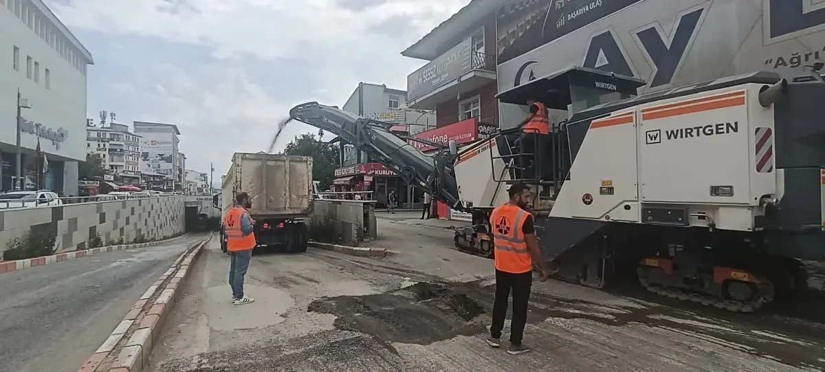 Ağrı Valiliği öncülüğünde Kağızman Caddesi asfalt yenileme çalışmaları başladı