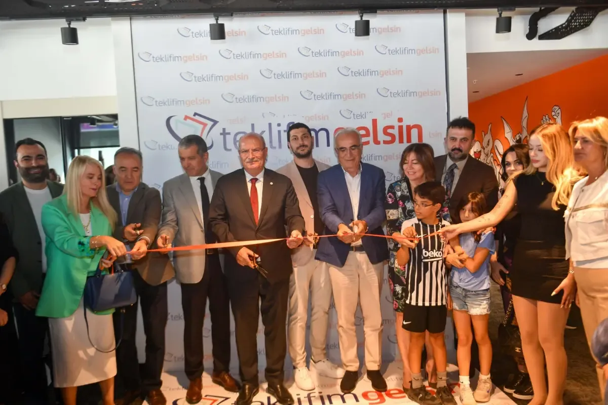 AKK Başkanı Yılmaz Teklifim Gelsin'in yeni hizmet ofisi açılışına katıldı