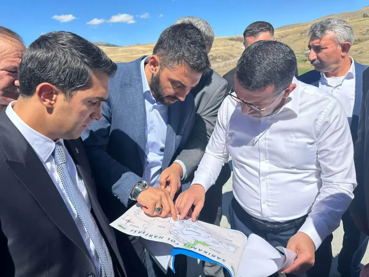 Sarıkamış'ta yol çalışmaları devam ediyor