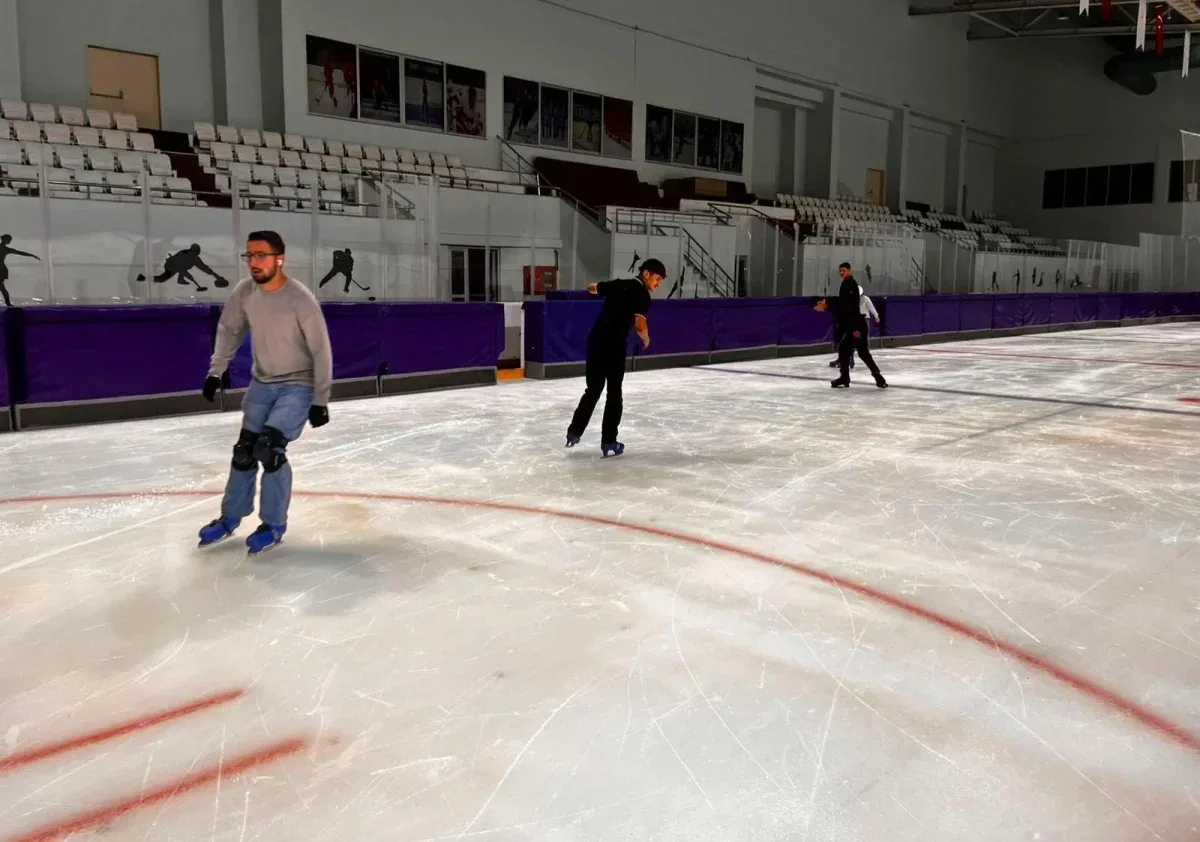 Kars Olimpik Buz Sporları Salonu’nda halk seansları devam ediyor