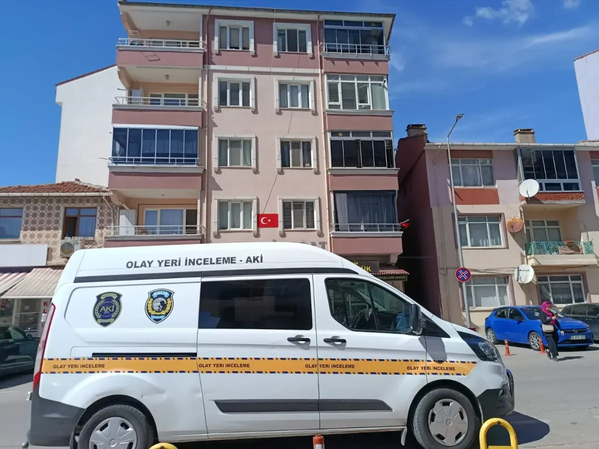 Üniversite öğrencisi 4. kattan düştü: Erkek arkadaşı gözaltında