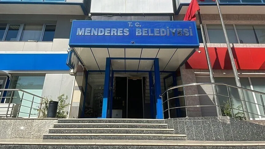 Menderes Belediyesi'ne Rüşvet Operasyonu: 9 Gözaltı