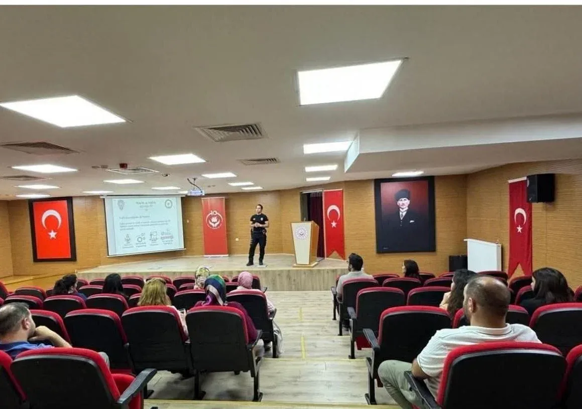 Kars'ta trafik farkındalığı için eğitim düzenlendi
