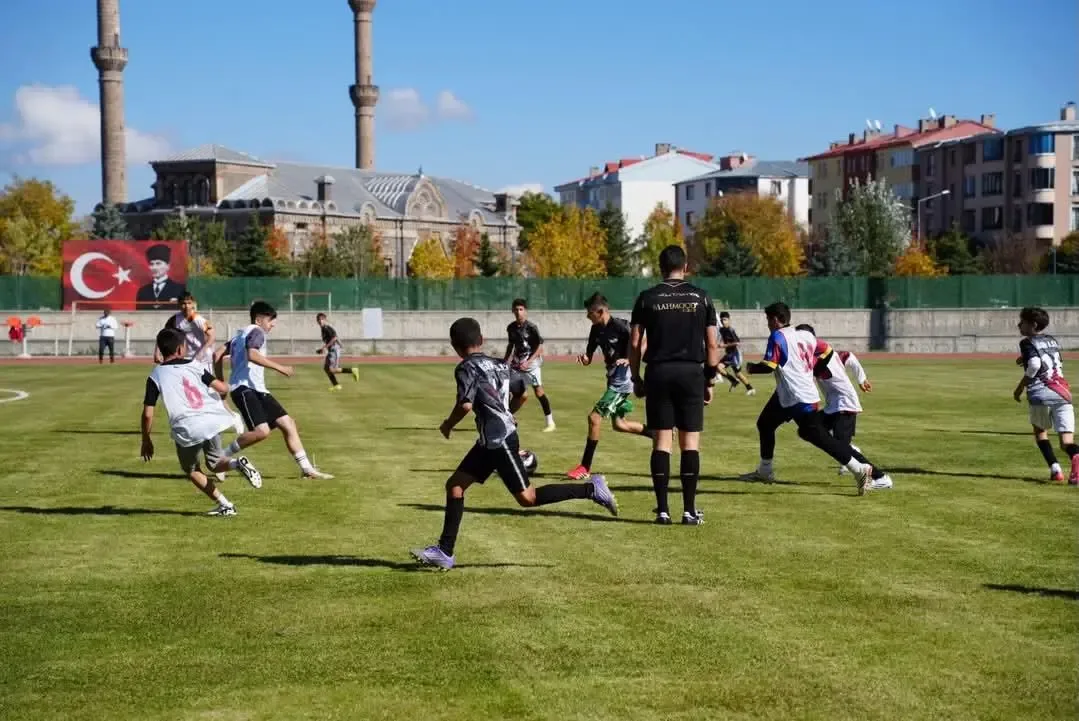 U14 Milli Takım futbolcu seçmeleri Kars'ta yapıldı