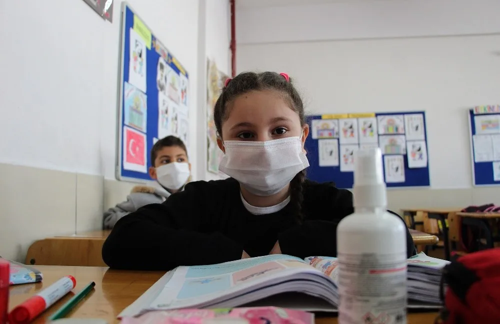 Antalya’da 235 bin öğrenci yüz yüze eğitime başladı