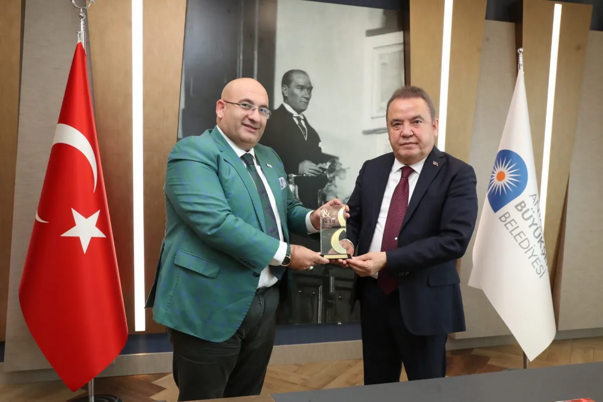 Kent ve Başkan Dergisi'nden Büyükşehir'e ödül