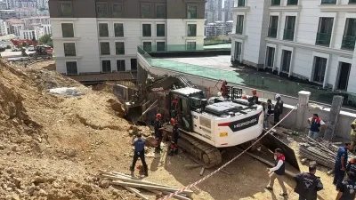 Başakşehir'de inşaat alanında göçük: 2 işçi kurtarıldı, 1 işçi aranıyor