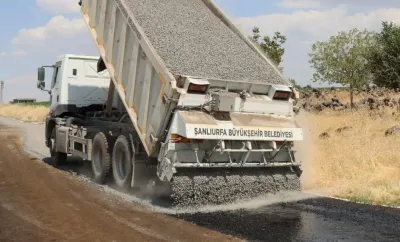 Şanlıurfa Siverek’te 5 kilometrelik yol sathi asfaltla yenilendi