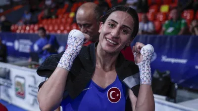 Milli Boksör Gizem Özer'den Avrupa'da Madalya Garantisi